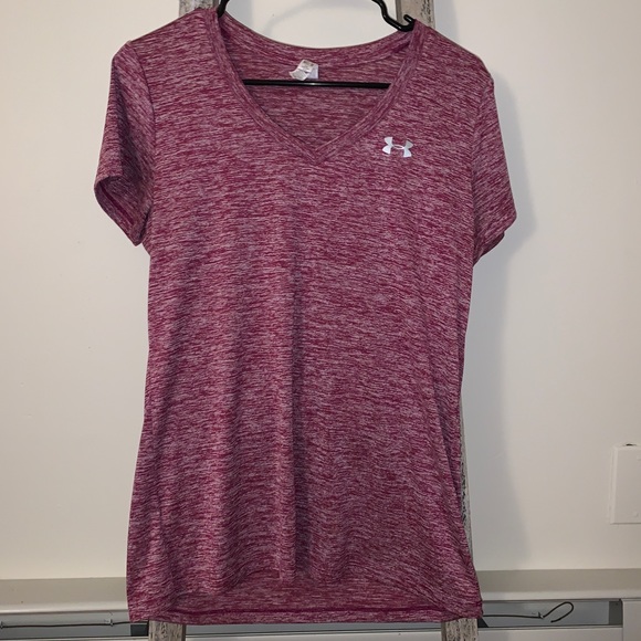 Under Armour Tops - 🎉UNDER ARMOUR Shirt🎉